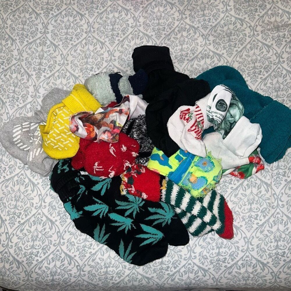 Random 2 pairs of socks! Pick one and I’ll send the other at random! Fun game